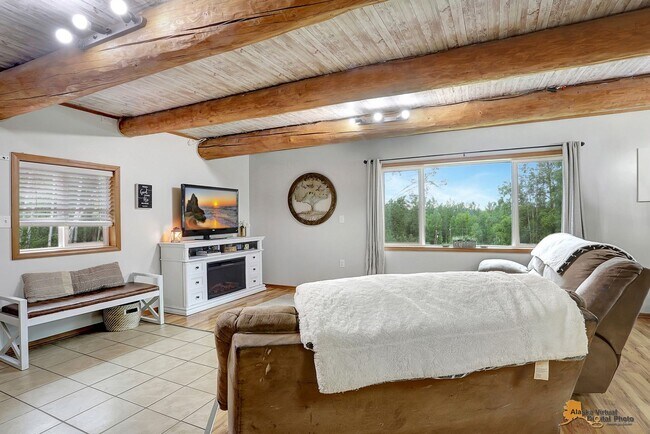Foto del edificio - Fantastic 4 bedroom home with an additiona...