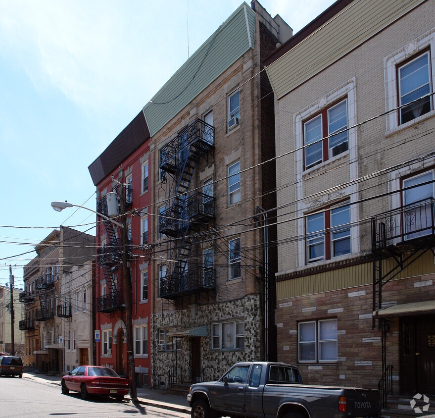 Primary Photo - 76 Nichols St