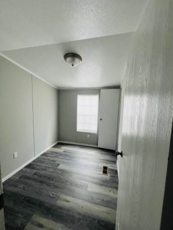 Foto del edificio - 33230 Walker Rd N