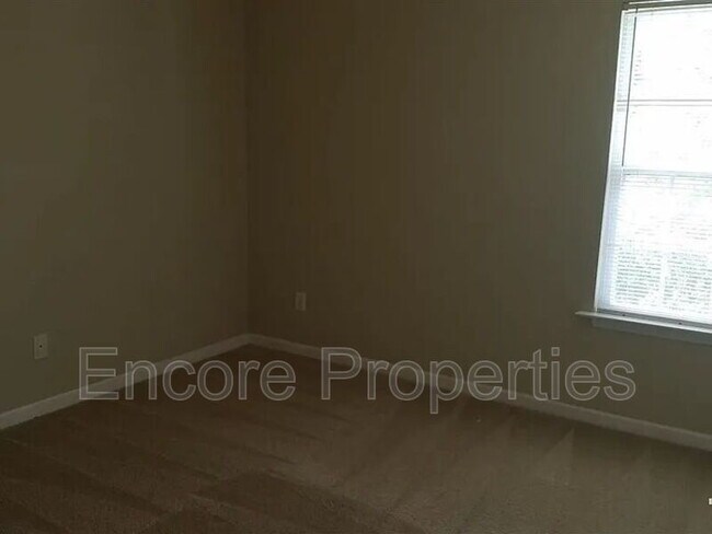 Foto del edificio - 250 Joshua Glen Ln