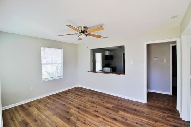 Foto del edificio - 306 Pullen St