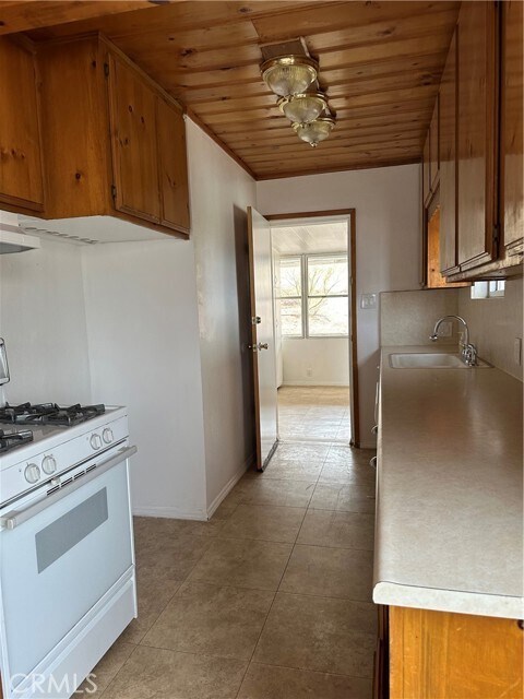 Building Photo - 9223 Cholla Rd
