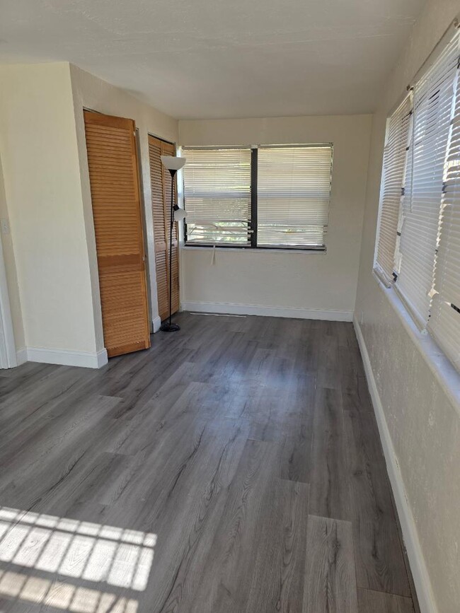 Building Photo - 91 NE 2nd Ave