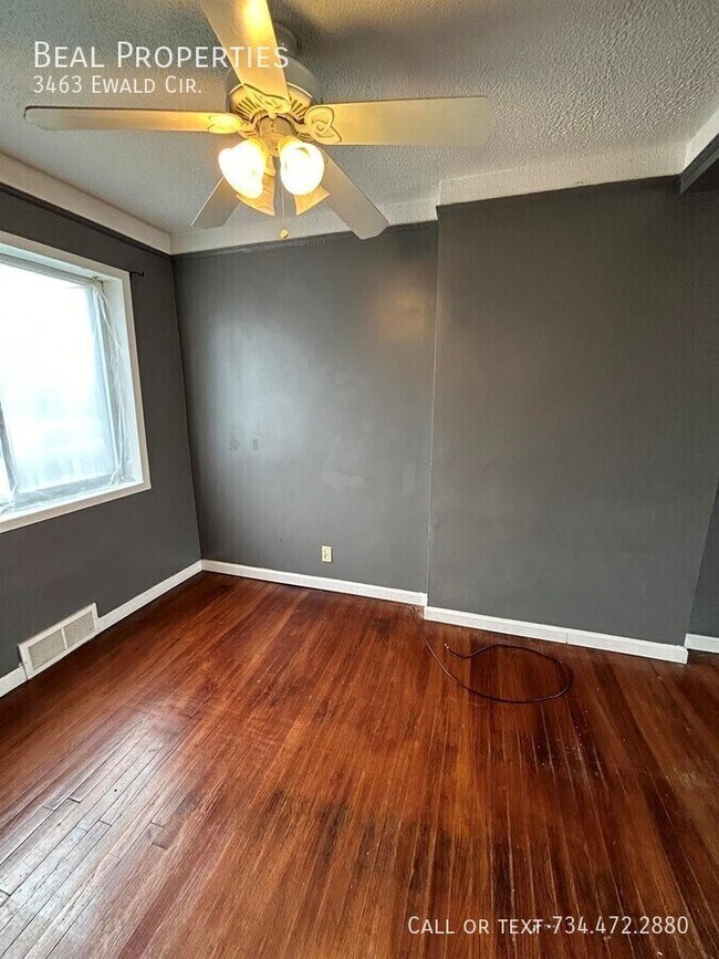 Building Photo - 3463 Ewald Cir