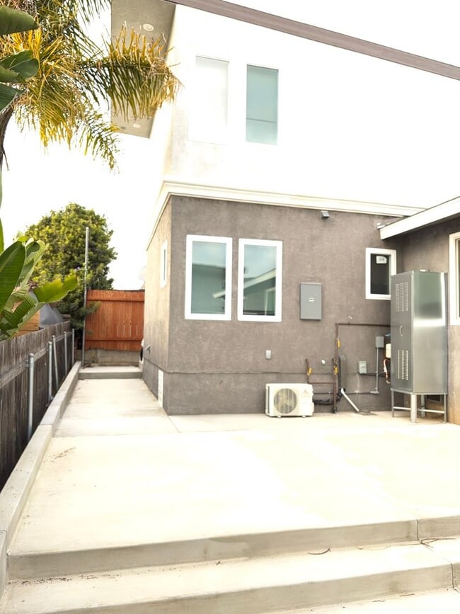 Foto del edificio - 3 bedrooms 3 baths home in San Diego. WATE...