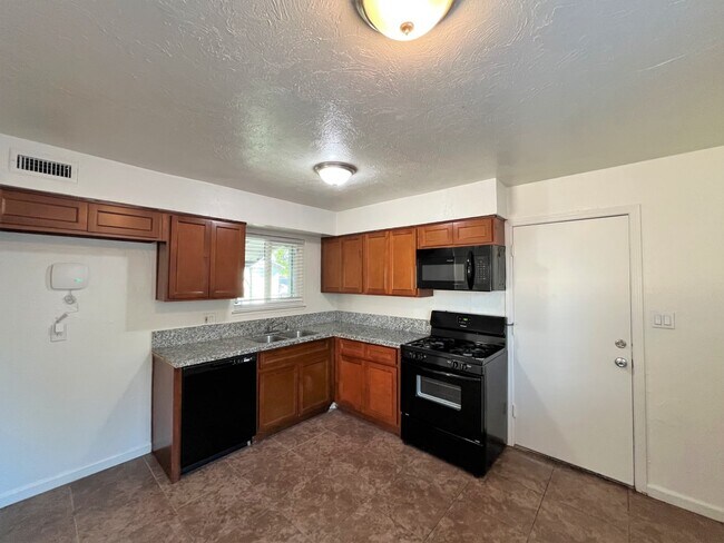 Building Photo - 2171 Meadowview Rd
