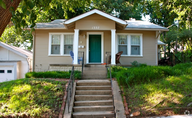 Building Photo - 1337 E 17th Pl