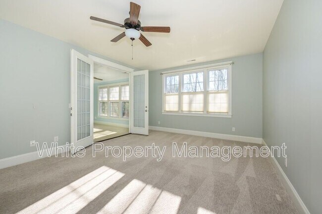 Foto del edificio - 6821 Fairway Row Ln