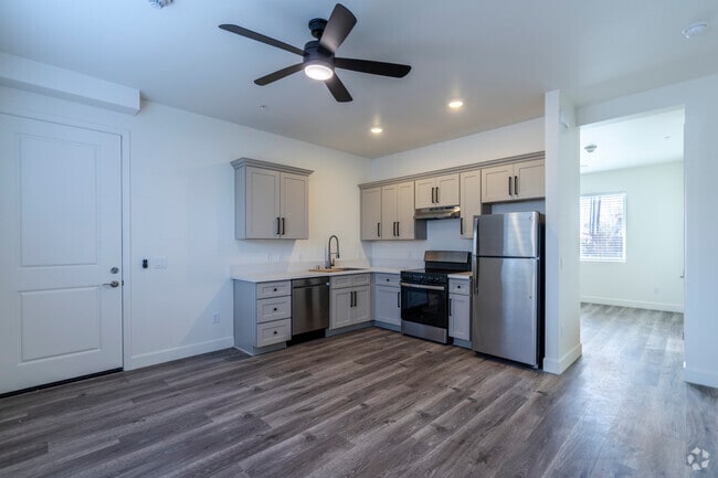 2BR, 2BA - 860SF - Kitchen - Move-In Ready! New Sparks Apartments with 1 Month Free!