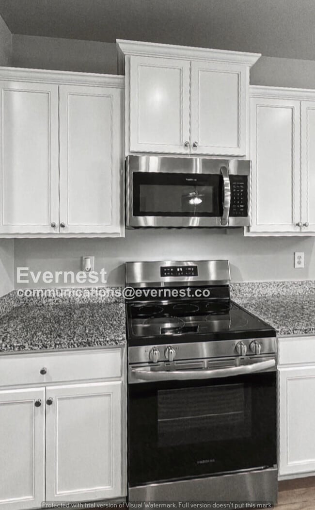 Building Photo - 3 Bed, 2.5 Bath Home with Garage / Pet-Friendly / Available Now!