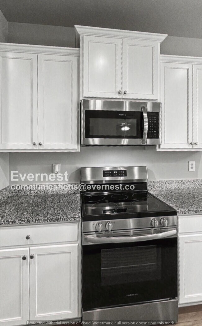 Foto del edificio - 3 Bed, 2.5 Bath Home with Garage / Pet-Friendly / Available Now!