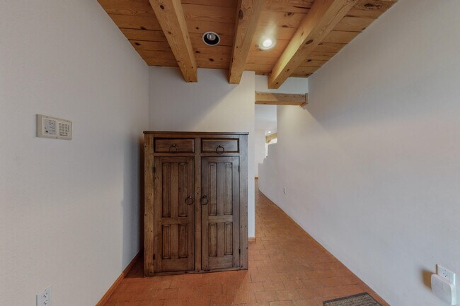 Building Photo - 2116 Paseo Del Prado NW