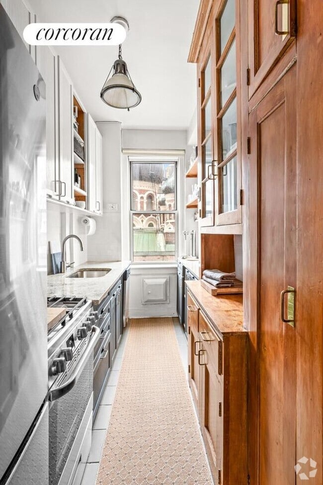 Building Photo - 16 E 98th St