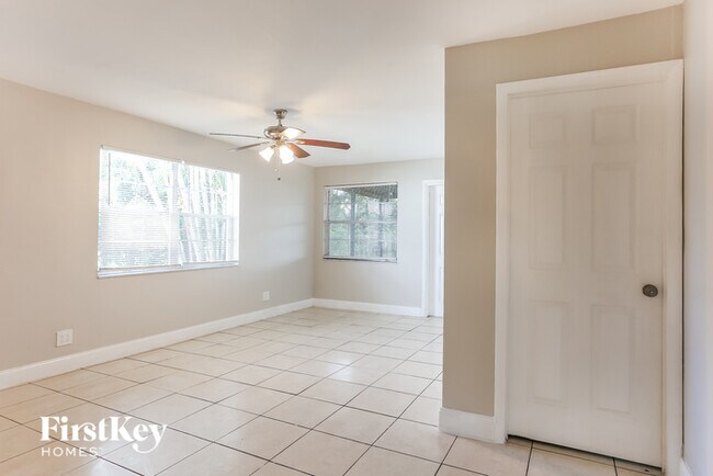 Foto del edificio - 3751 NW 9th Ct