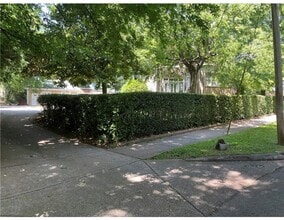 Building Photo - 806 Briarcliff Rd NE