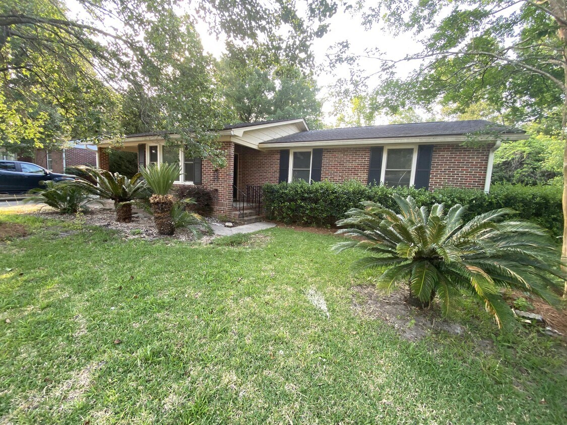 1123 Belvedere Dr, Hanahan, SC 29410 House for Rent in Hanahan, SC