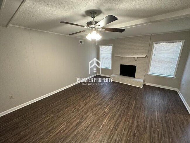 Building Photo - 4388 Northwood Hills Dr