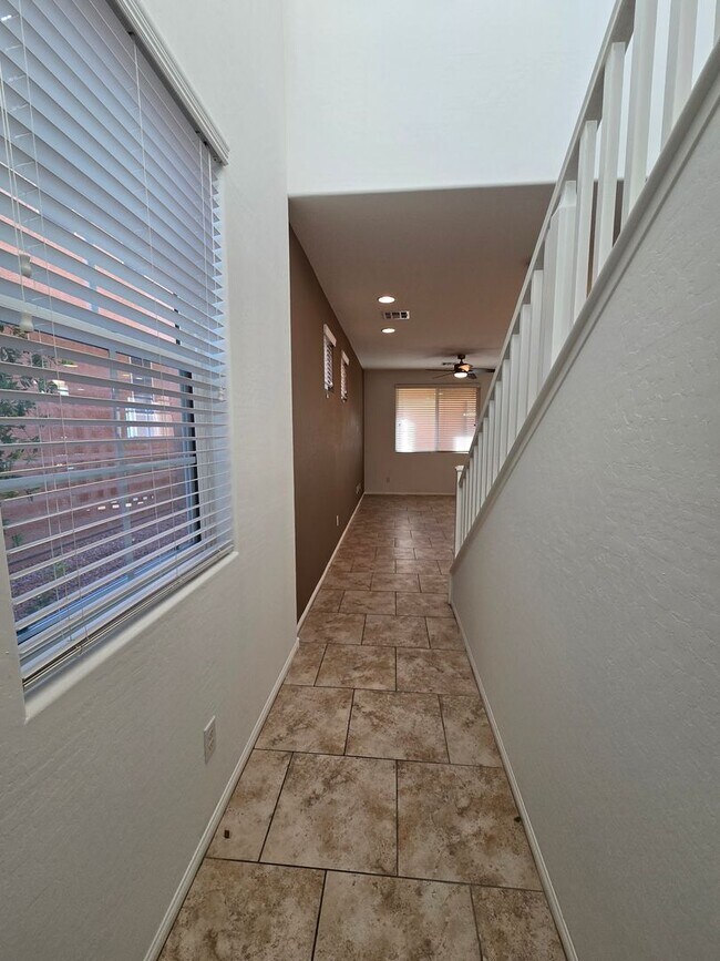 Foto del edificio - 3 BEDROOM, 2 1/2 BATHROOM, 2 STORY HOME in NW Las Vegas!!!