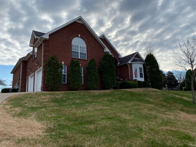 Foto del edificio - Lage 3 Bedroom  2 1/2 Bath Pet Friendly Home For Rent