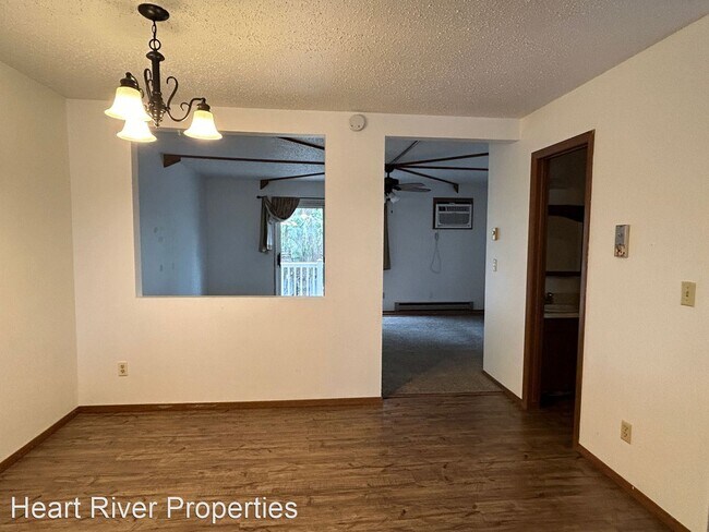 Building Photo - 2 br, 1.5 bath House - 643 29th St W