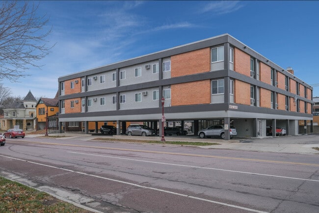 Building Photo - Cherry Square