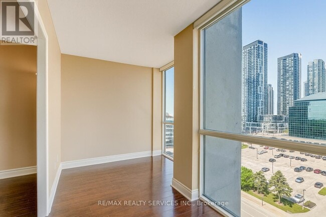 Building Photo - 350 Webb Dr