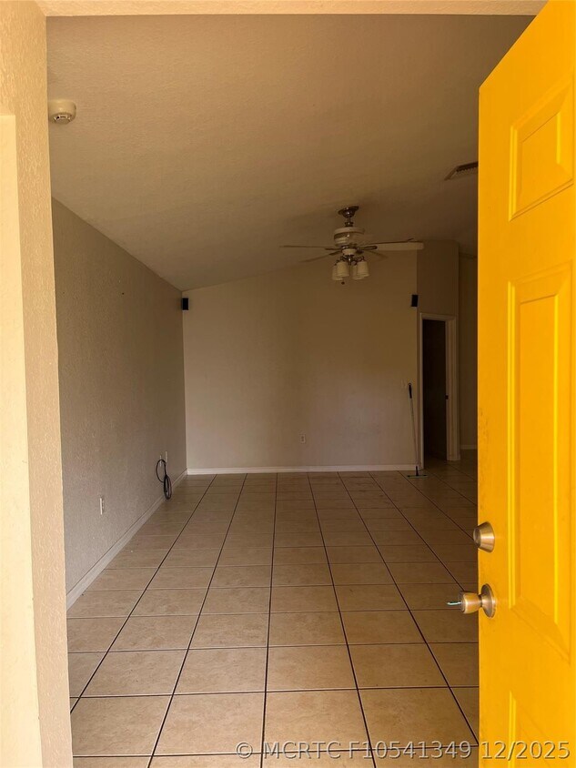 Building Photo - 3049 SE 38th Ave
