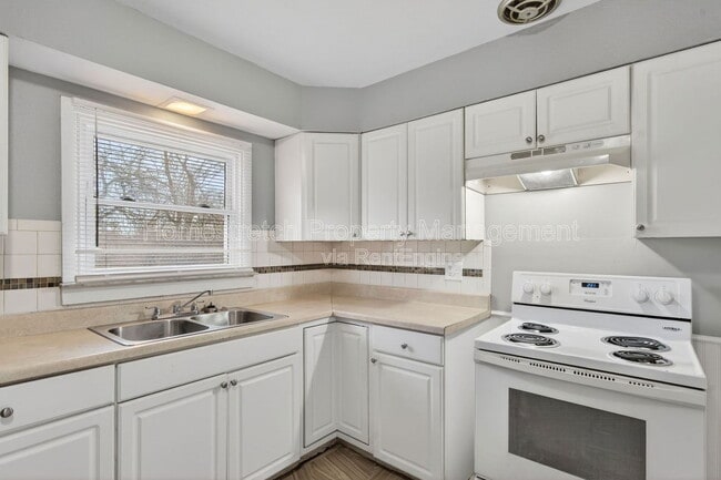 Foto del edificio - 12070 Garden Ln