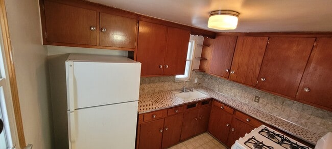 Building Photo - 2500 Brookview Blvd
