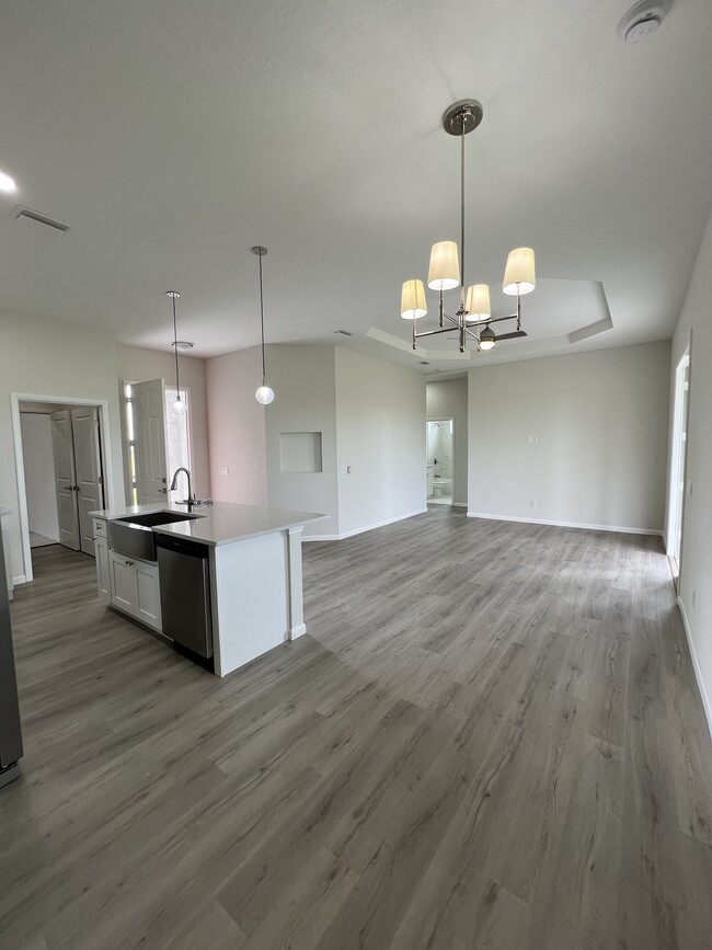 Building Photo - 1025 Jupiter Loop