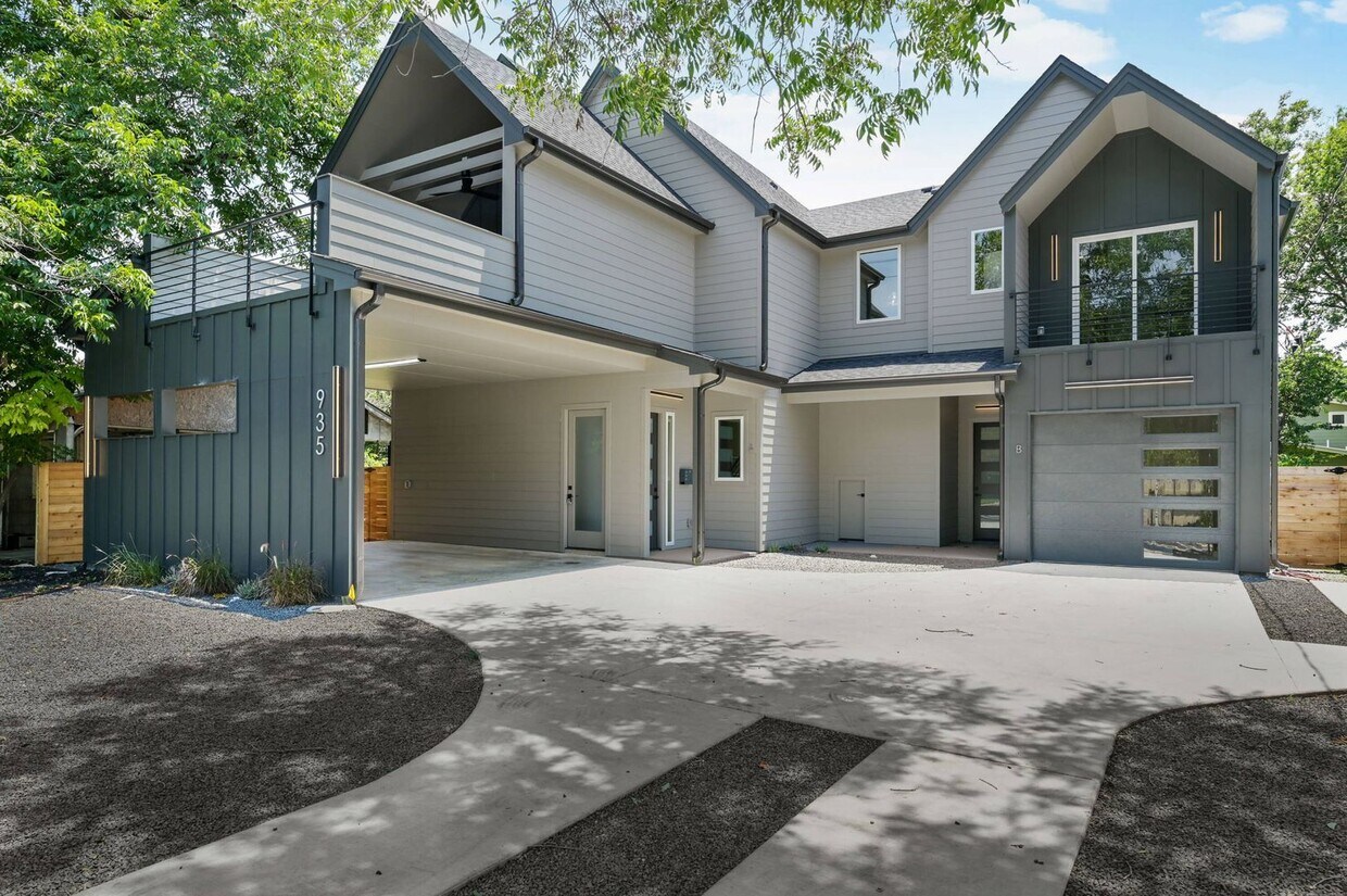 Primary Photo - Premium Central Austin New Construction