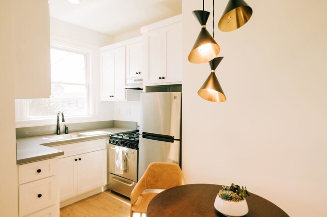 Building Photo - bedroom in Venice CA 90291