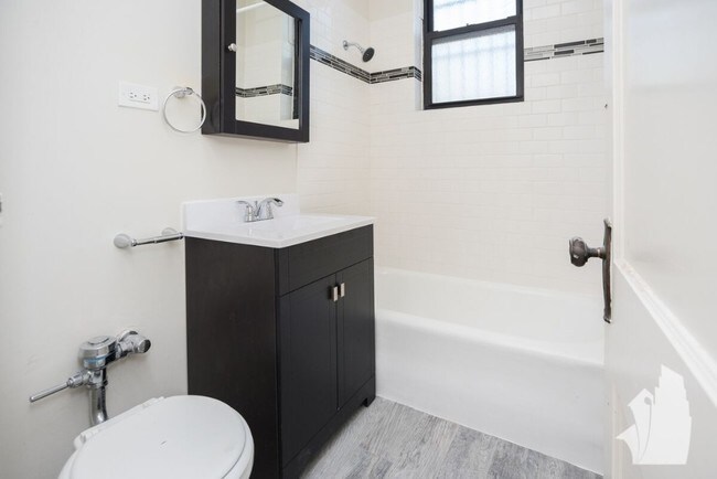 Foto del edificio - 3345 N Marshfield Ave