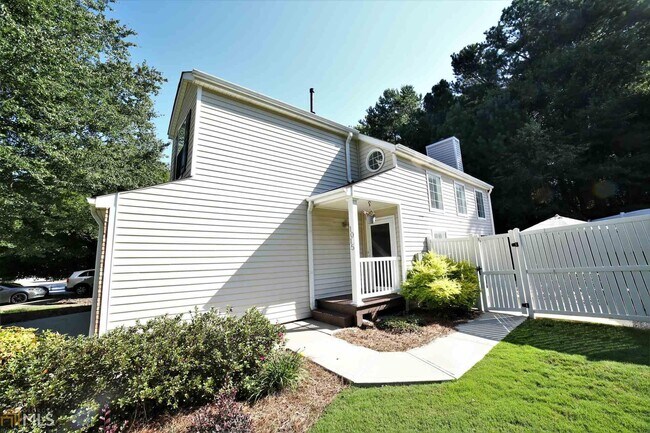 Building Photo - 1015 Braesridge Way