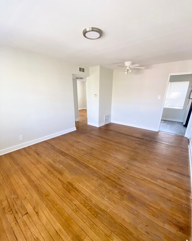 Foto del edificio - 1445 Nightingale Rd