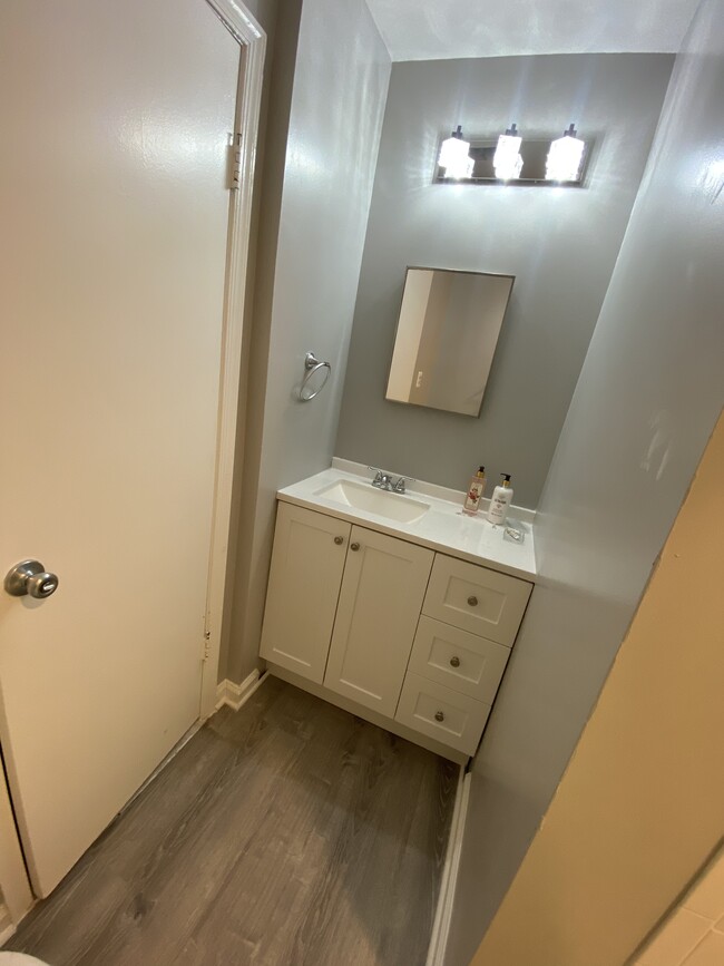 Foto del edificio - 7251 Millcrest Terrace