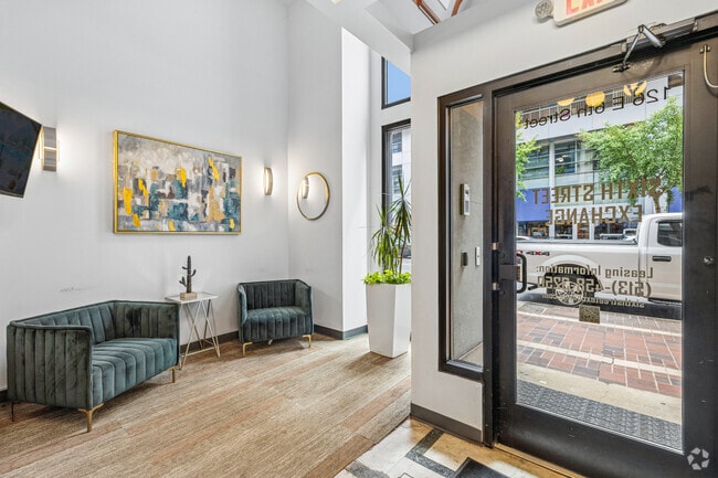 Lobby - Sixth Street Exchange