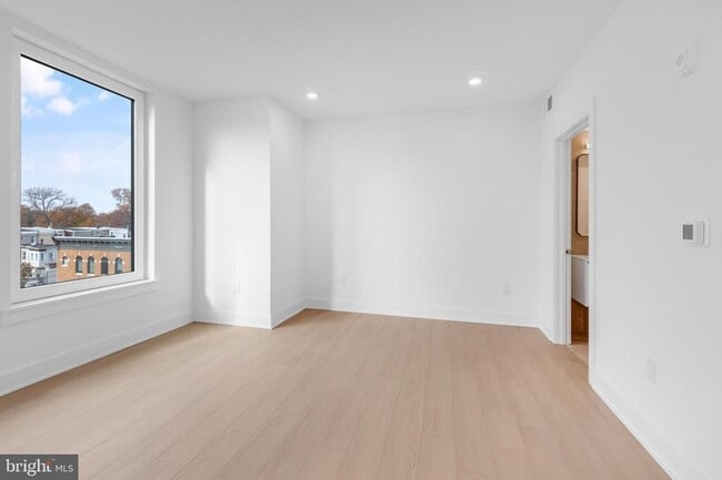 Building Photo - 2000 Dreer St