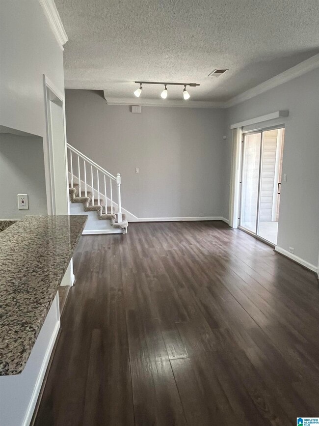 Foto del edificio - 1932 Waterford Pl