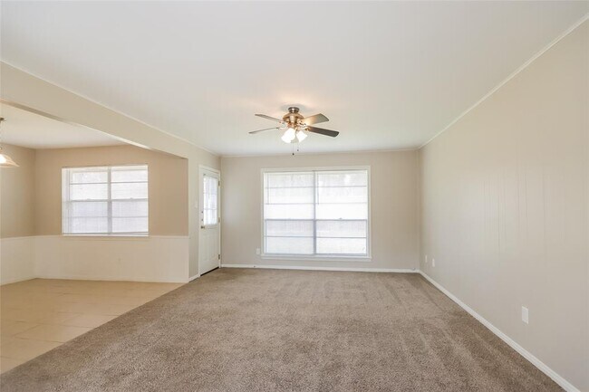 Building Photo - 2511 Tinechester Dr