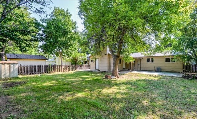 Building Photo - 721 Ponderosa Dr