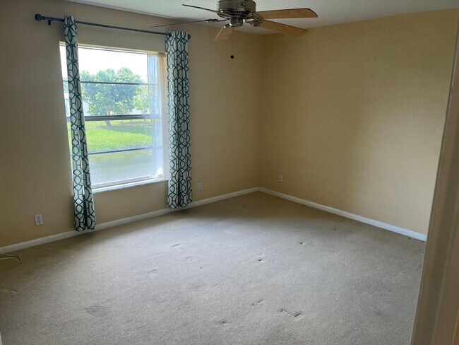 Building Photo - 12015 Greenway Cir S