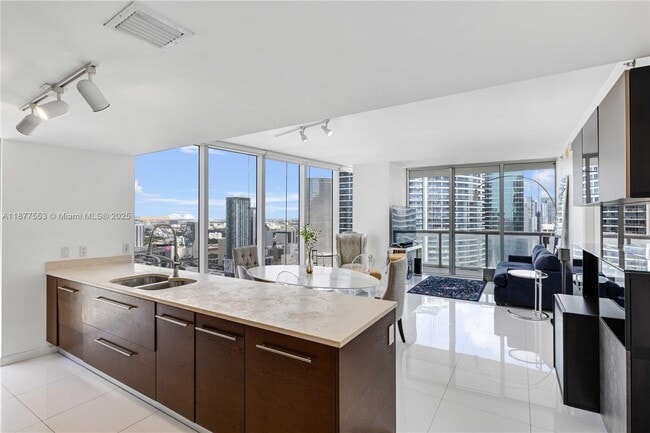 Building Photo - 475 Brickell Ave