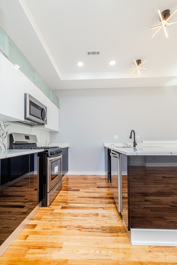 Foto principal - 6334 S Langley Ave