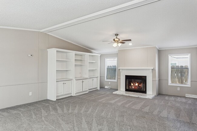 Building Photo - Adorable 3 Bedroom/2 Bath with lots of space! Available on 2/23/26!