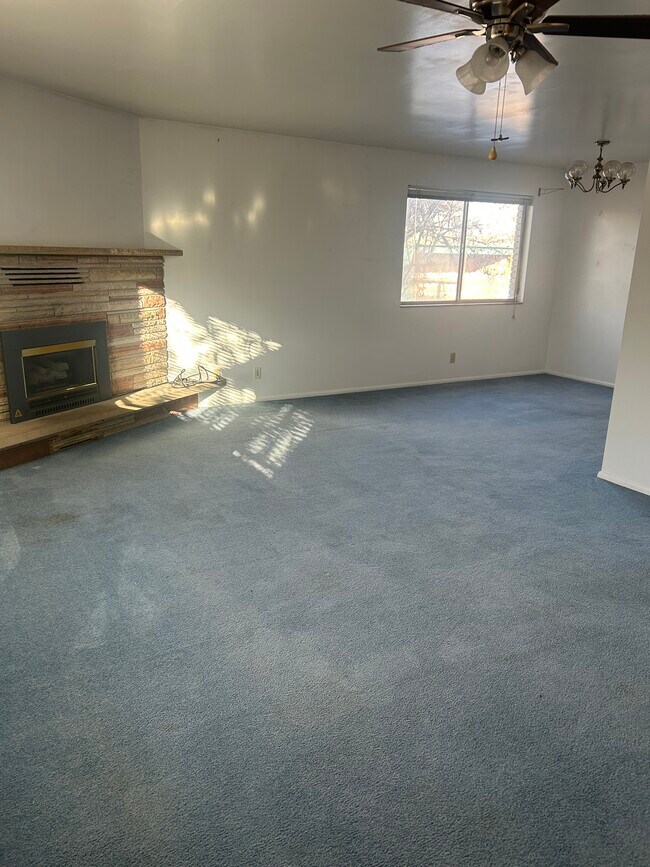 Foto del edificio - 285-100 100 E St