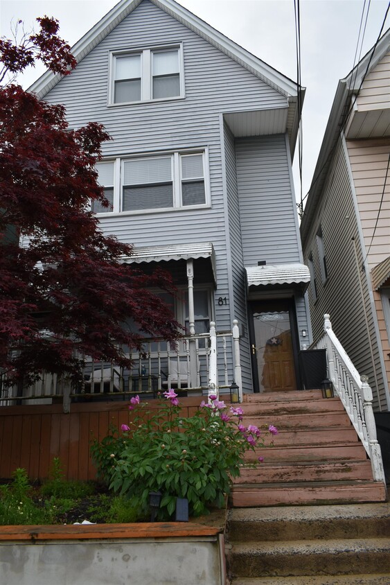 Primary Photo - 81 Humphrey Ave