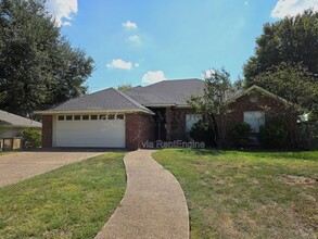 Building Photo - 260 Cross Country Dr
