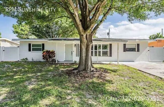 Building Photo - 10907 57th Ave