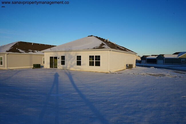 Foto del edificio - "Ranch Retreat: Seamless Serenity in Single-Level Splendor with Trailside Tranquility"